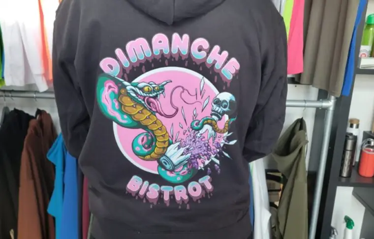Sweat personnalis&eacute; d'une illustration en couleurs vives